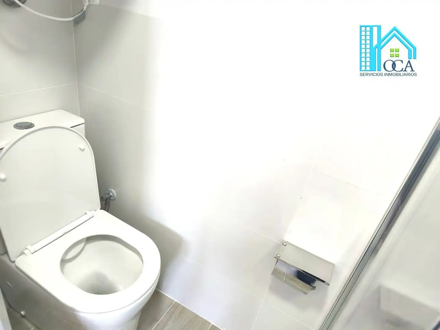 Baño de Piso en venta en Móstoles con Aire acondicionado, Jardín privado y Piscina comunitaria