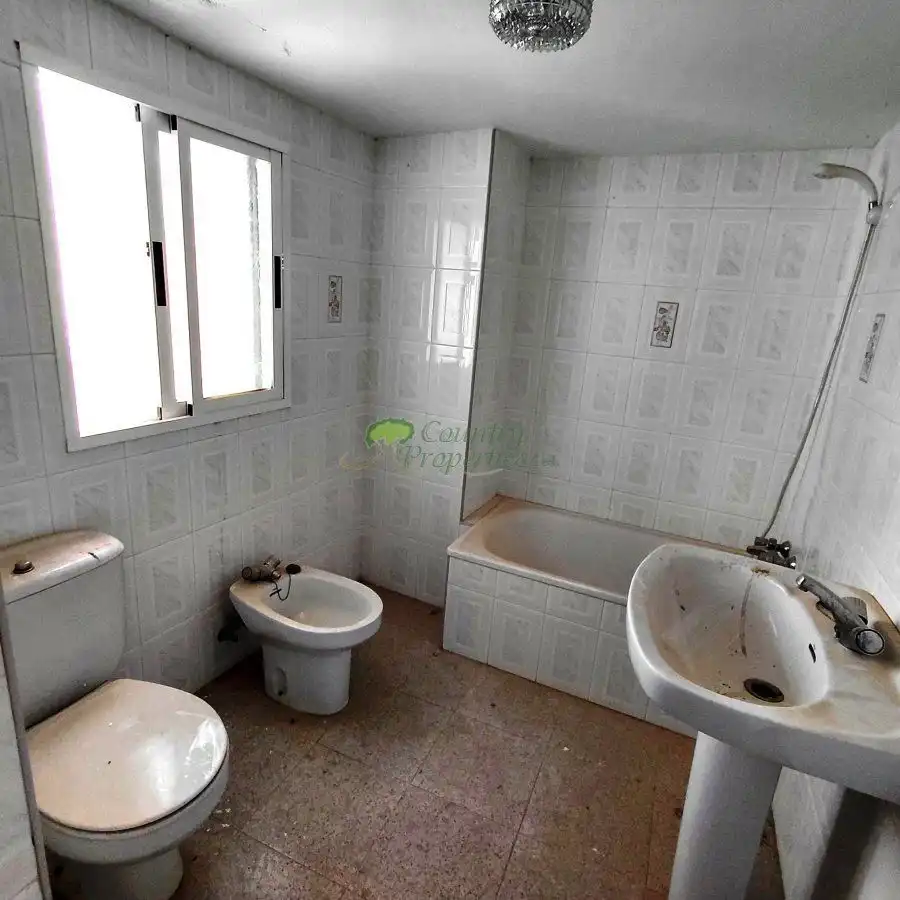 Bany de Casa o xalet en venda en Canillas de Albaida amb Traster, Balcó i Internet