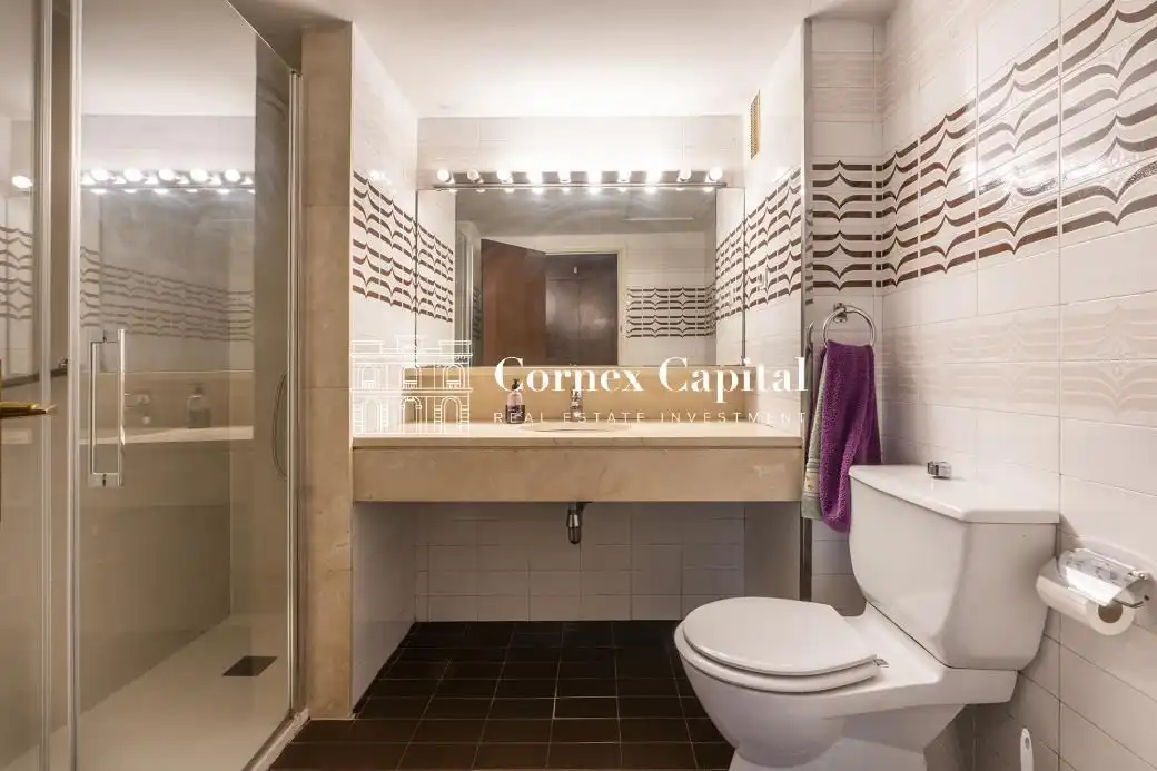 Baño de Piso en venta en Barcelona con Calefacción y Terraza
