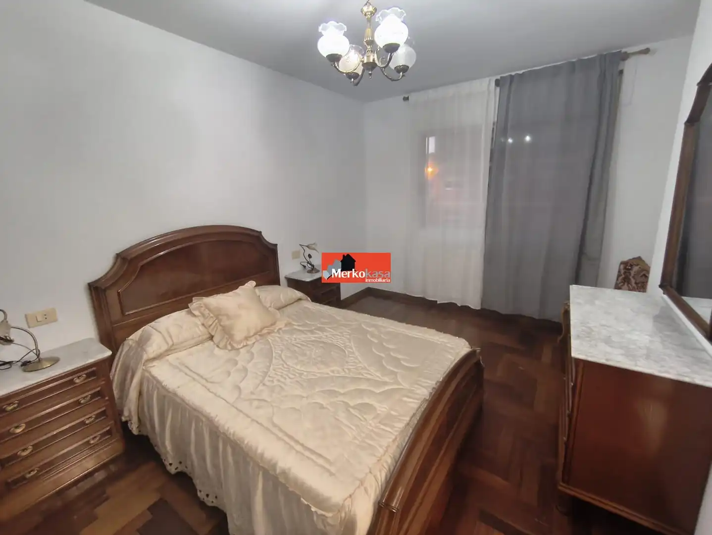 Habitación de Apartamento de alquiler en Lugo con Calefacción, Trastero y Amueblado