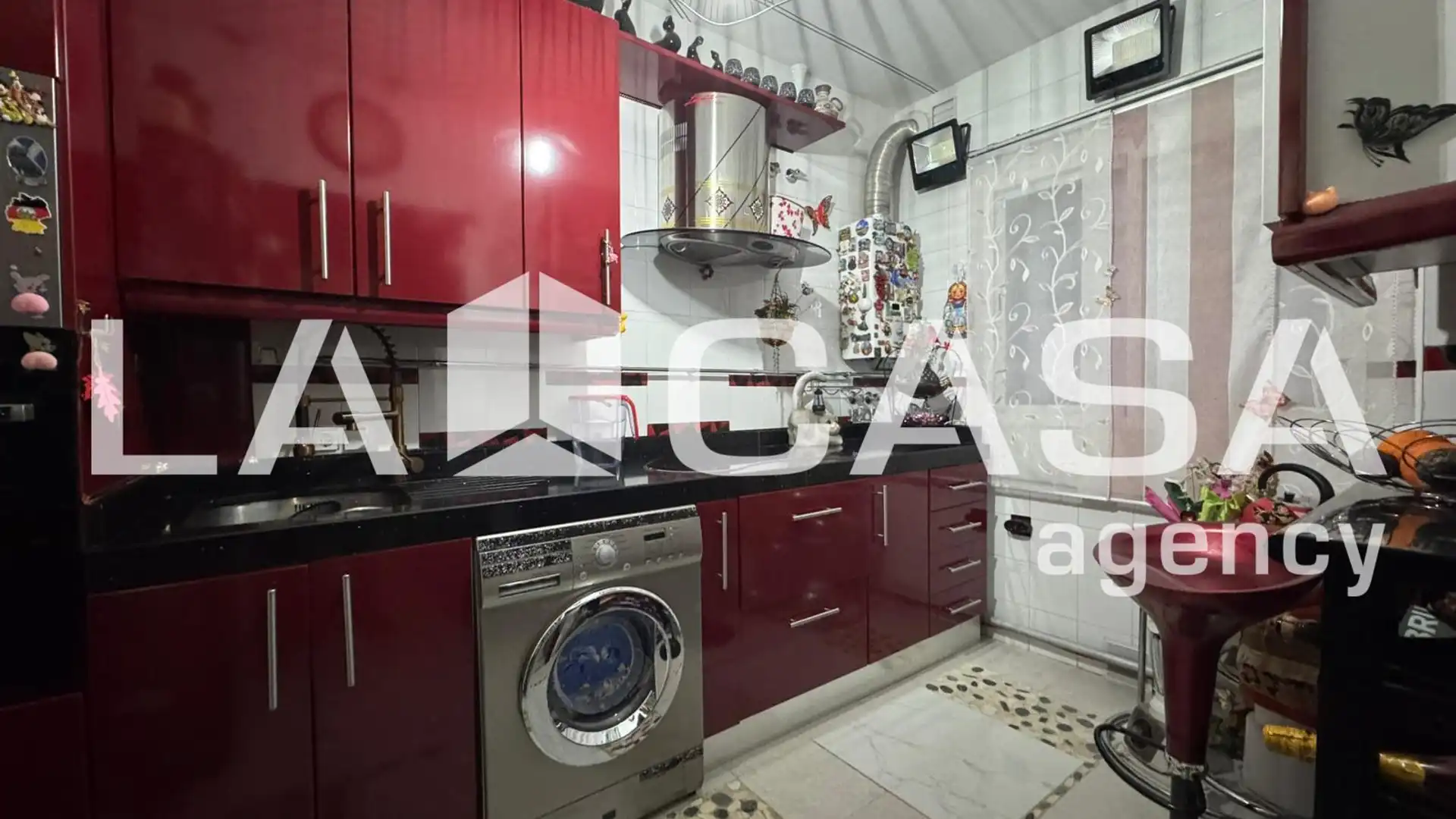 Kitchen of Flat for sale in  Sevilla Capital  with Air Conditioner and Balcony