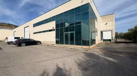 Nave industrial con muelle de carga