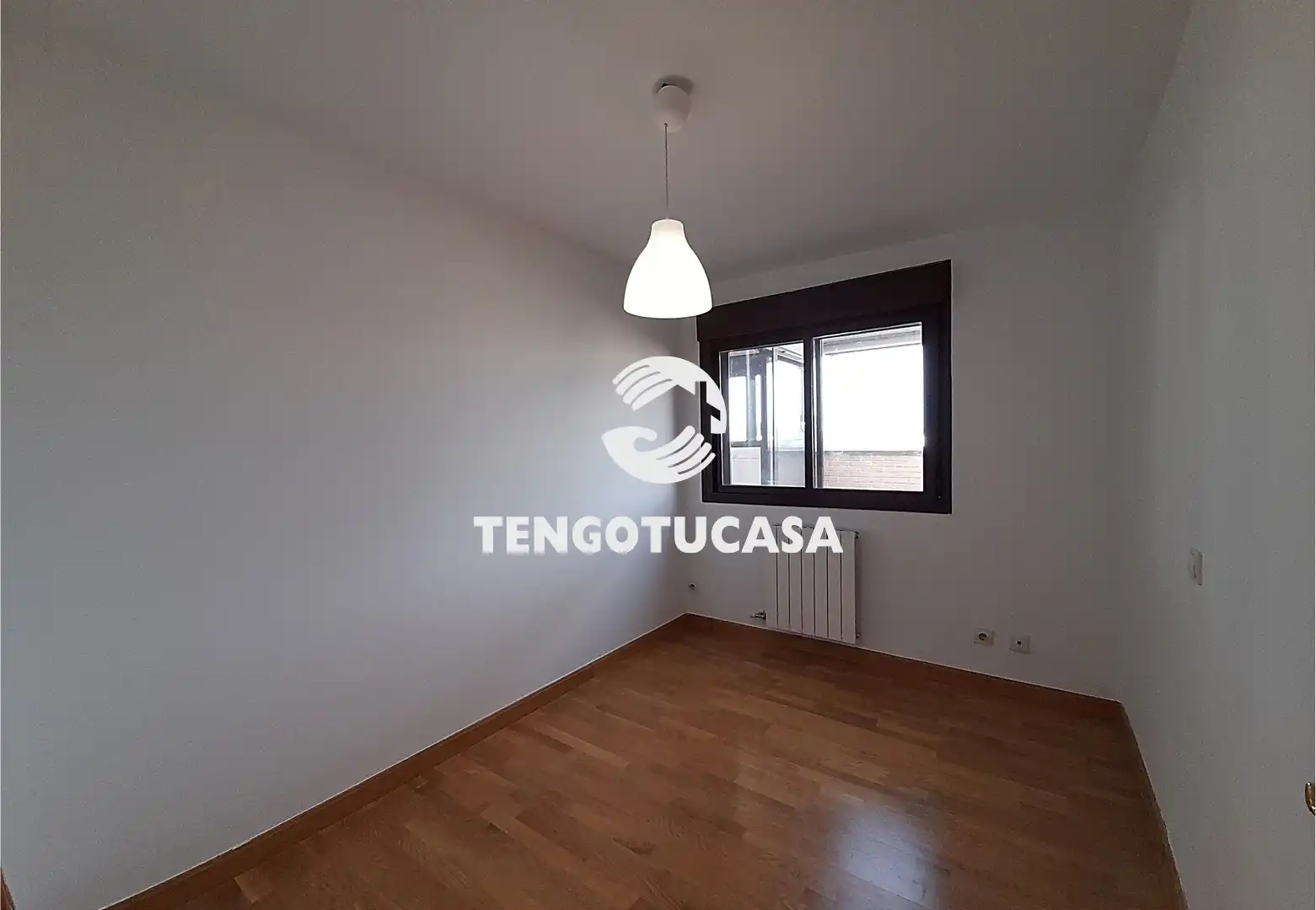 Schlafzimmer von Dachboden zum Verkauf in Madrid mit Klimaanlage, Heizung und Terrasse