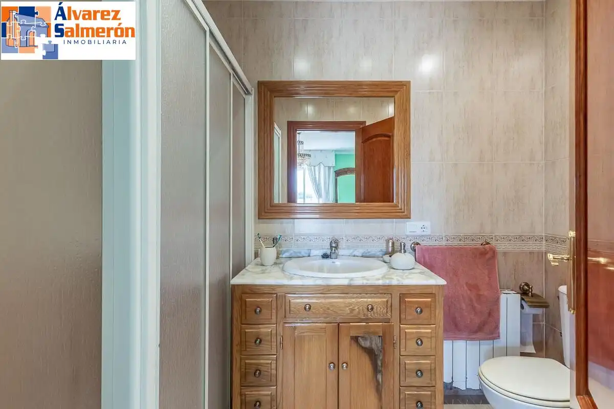 Casa pareada con piscina en venta en Calle CARLOS CANO (HI), imagen 17