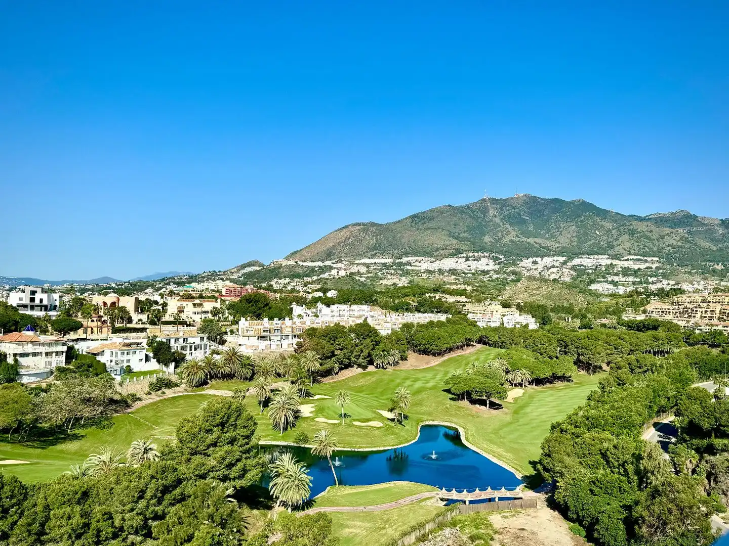 Vista exterior de Ático en venta en Benalmádena con Aire acondicionado, Calefacción y Terraza