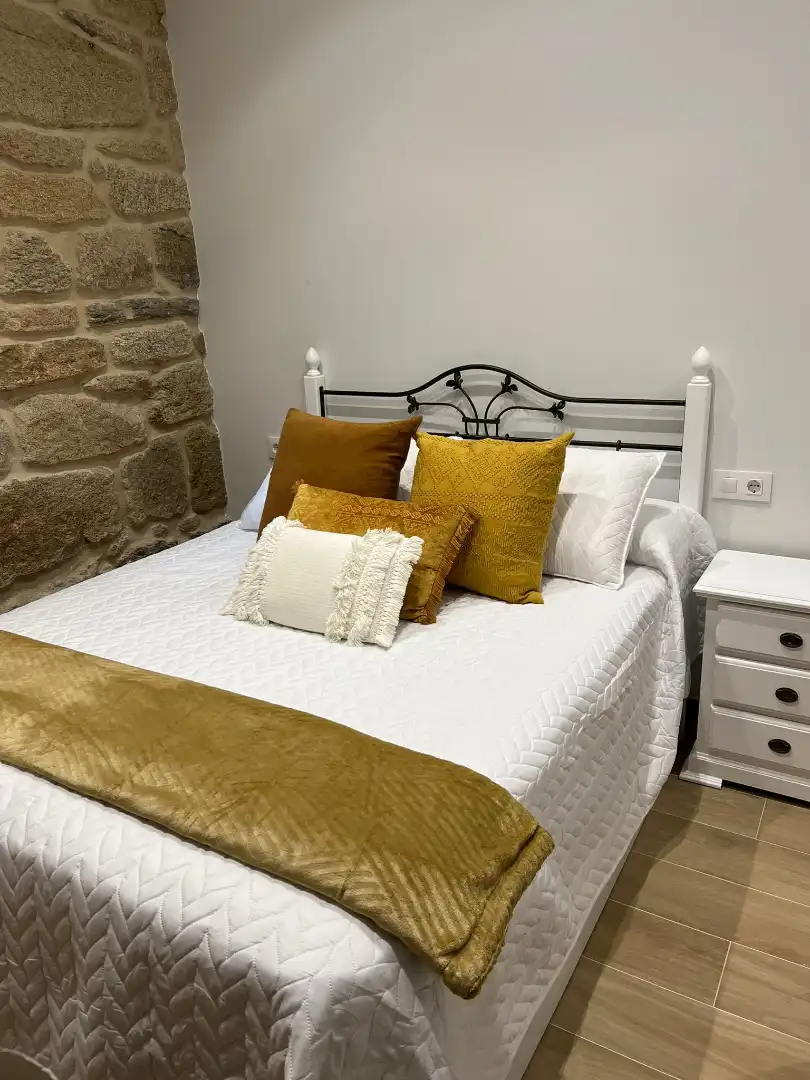 Habitación de Apartamento de alquiler en Cangas  con Calefacción, Amueblado y Horno