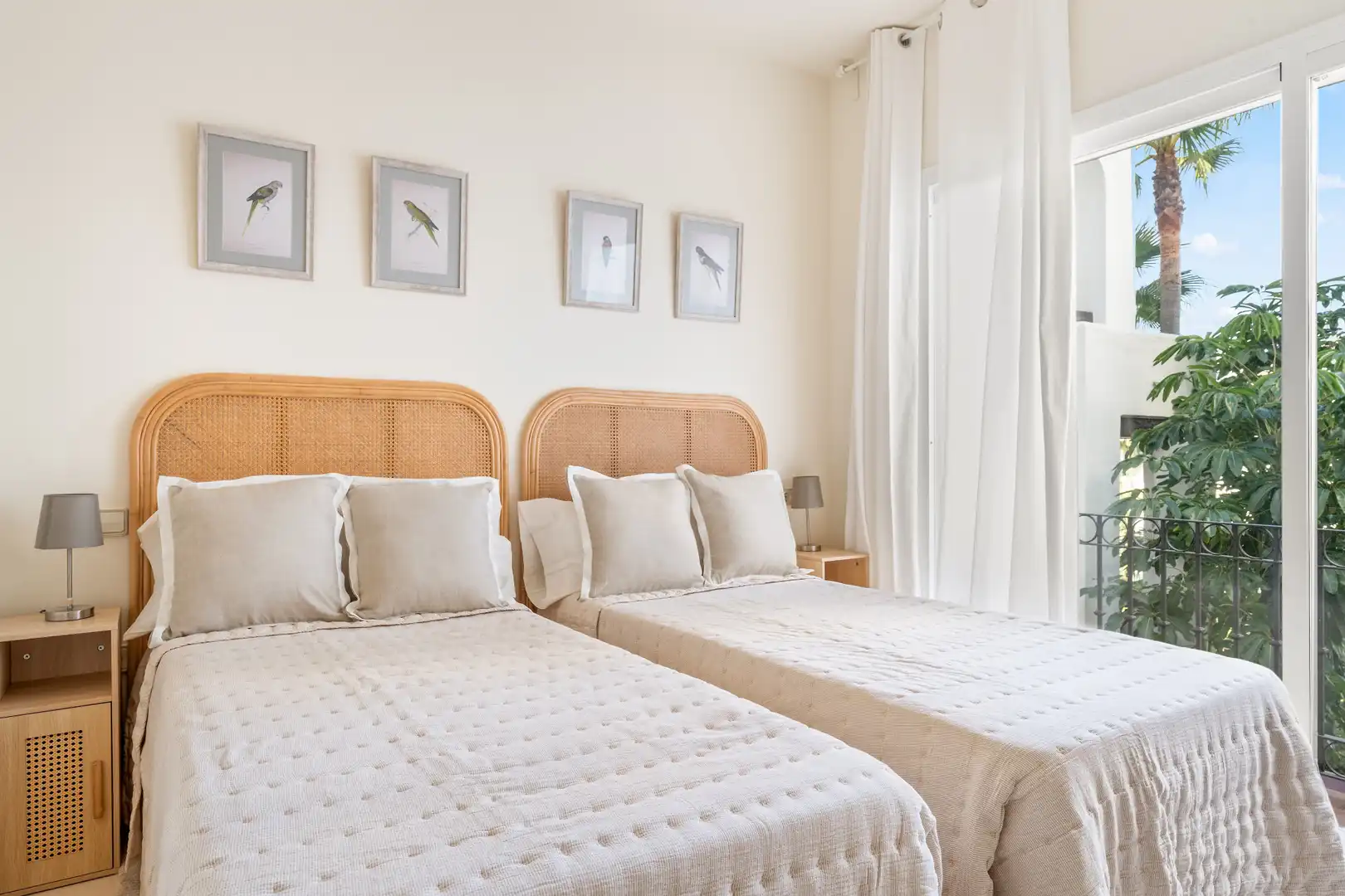 Schlafzimmer von Wohnungen zur Miete in Benahavís mit Klimaanlage, Terrasse und Schwimmbad