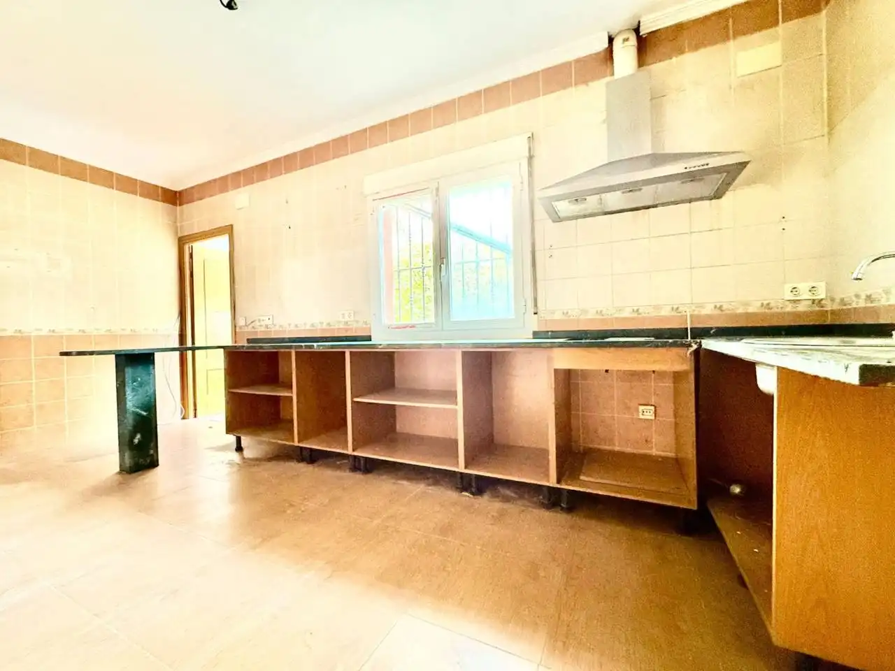Cocina de Casa adosada en venta en Miguel Esteban con Alarma y Piscina comunitaria