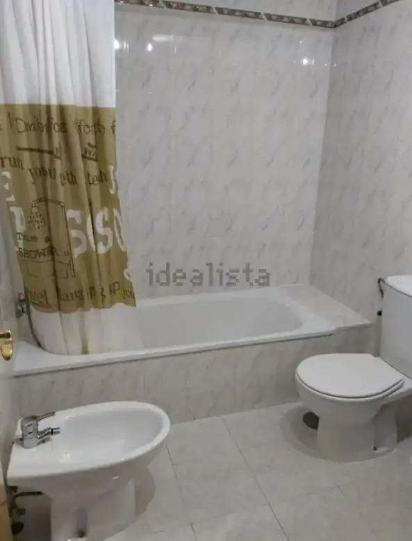 Bany de Pis de lloguer en Alicante / Alacant amb Aire condicionat, Jardí privat i Moblat
