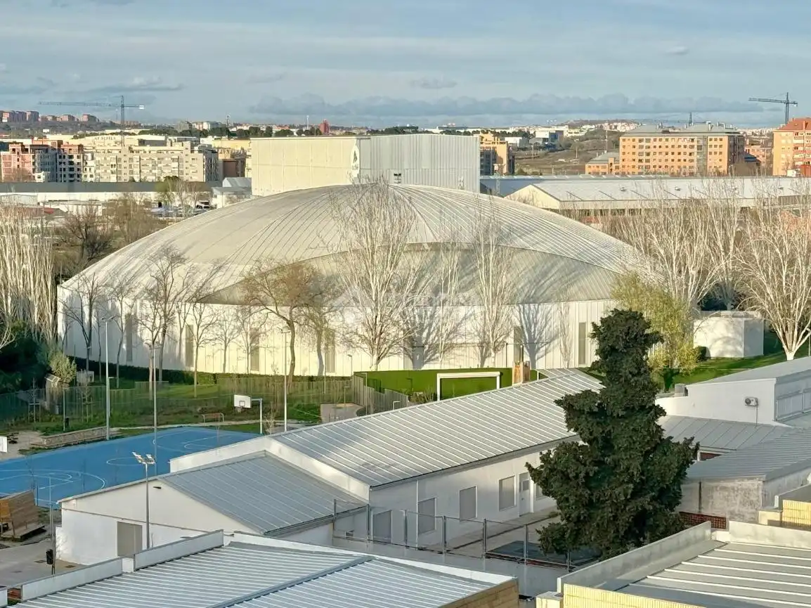 Vista exterior de Local en venda en Madrid