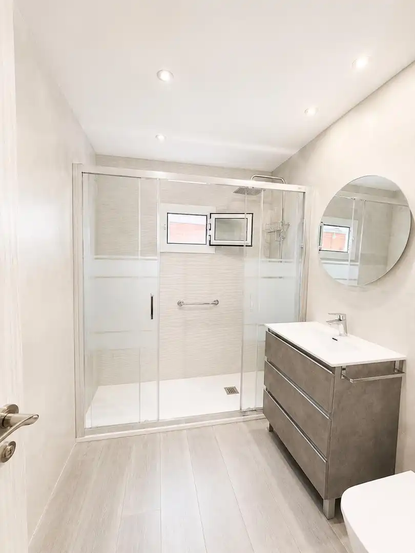 Bathroom of Flat for sale in Parla  with Heating, Parquet flooring and Terrace
