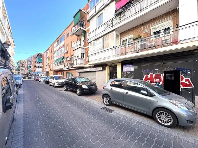 Local comercial en venda a VELILLA