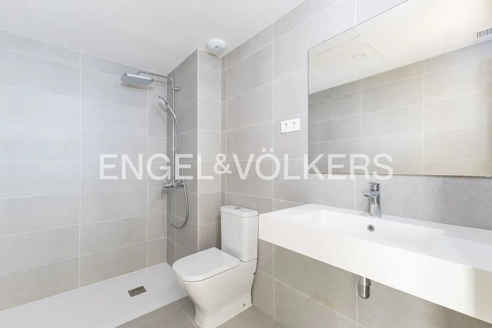 Baño de Ático en venta en Vilanova i la Geltrú con Aire acondicionado, Calefacción y Terraza