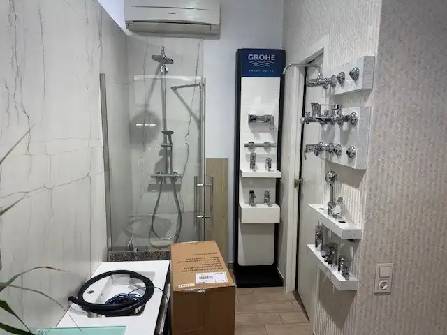 Baño de Local de alquiler en Barcelona con Aire acondicionado y Amueblado