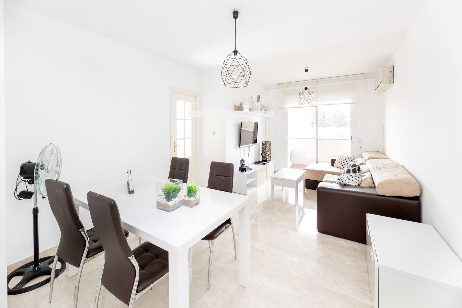 Living room of Flat to rent in  Granada Capital  with Air Conditioner, Terrace and Swimming Pool