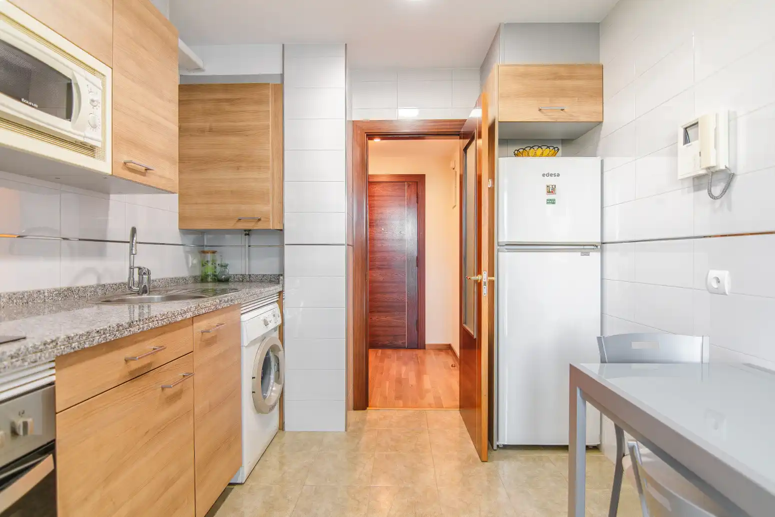 Küche von Wohnung zum Verkauf in Gozón mit Heizung, Privatgarten und Abstellraum