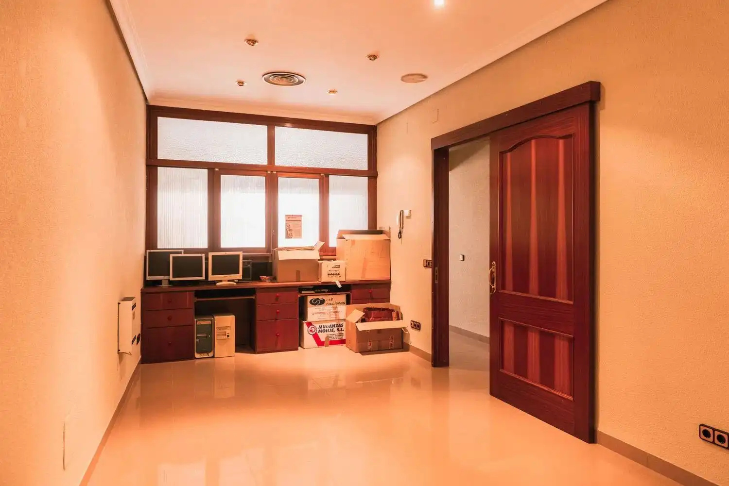 Houses for sale in Socuéllamos  with Air Conditioner, Terrace and Storage room