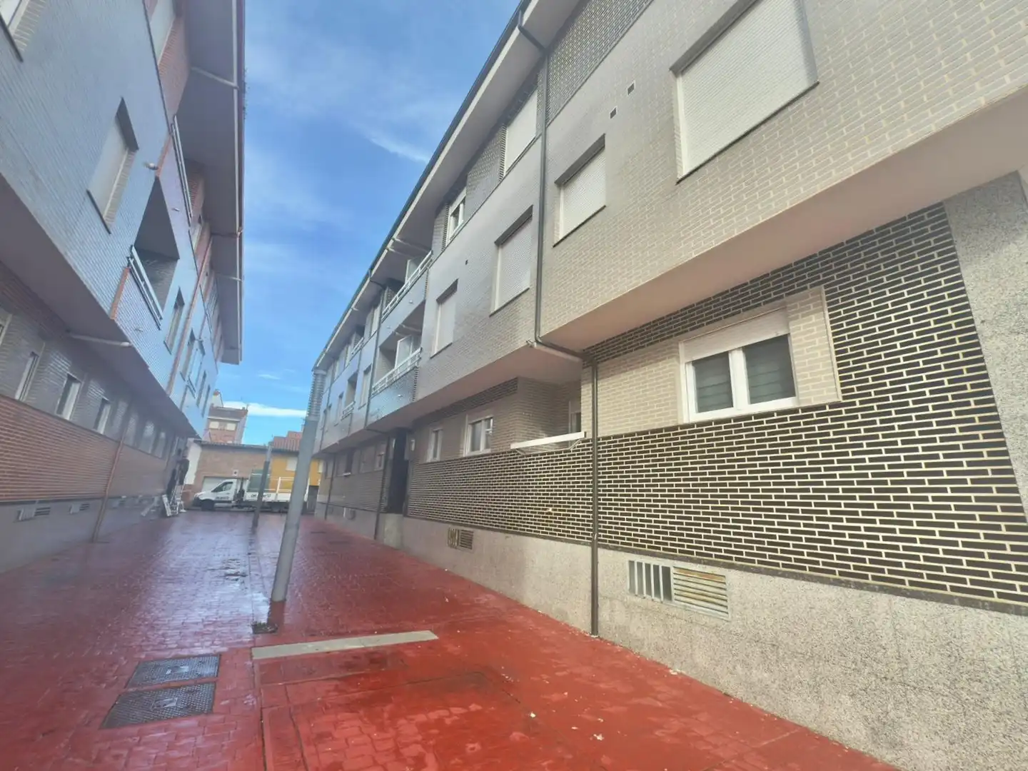 Vista exterior de Apartamento en venta en Valverde de la Virgen con Calefacción, Parquet y Trastero