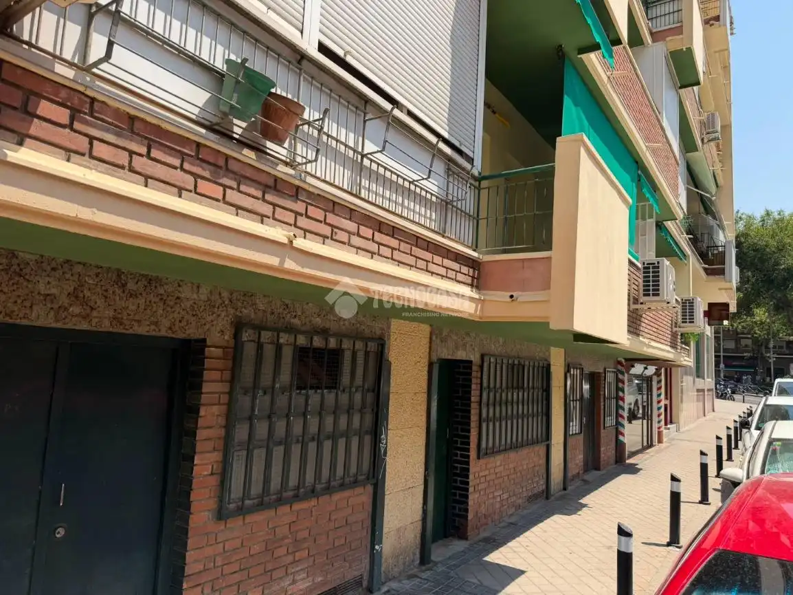 Vista exterior de Local en venta en Madrid
