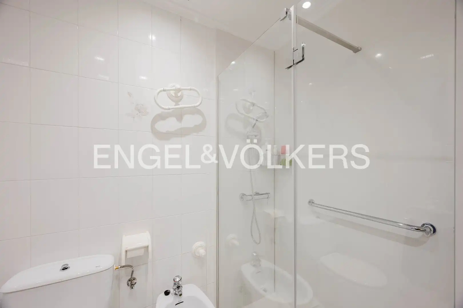 Bathroom of Houses for sale in Donostia - San Sebastián   with Air Conditioner, Heating and Private garden