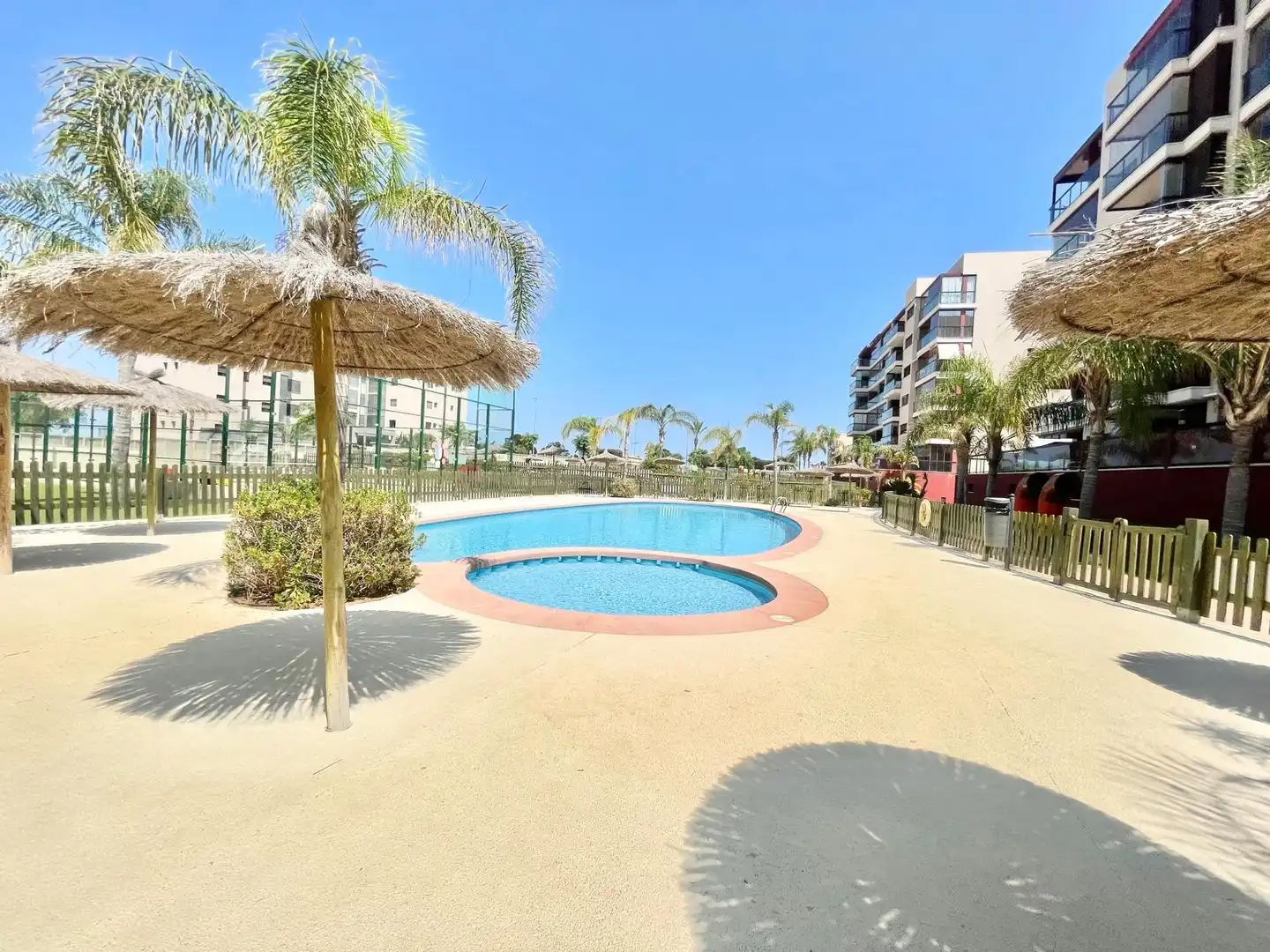 Piscina de Apartamento de alquiler en Pilar de la Horadada con Piscina, Amueblado y Lavadora