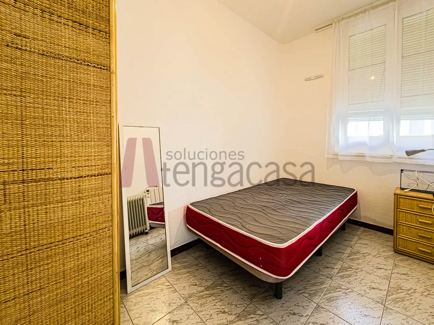 Flat for rent to own in Calle de la Colegiata, Embajadores - Lavapiés