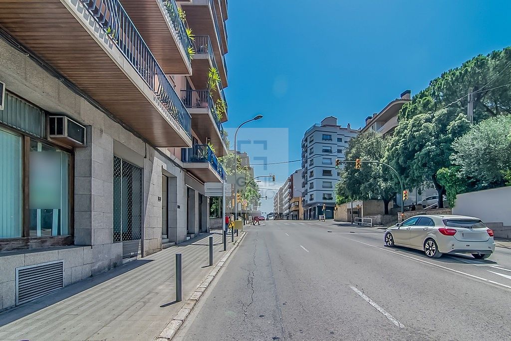 Vista exterior de Pis en venda en Figueres amb Calefacció i Balcó