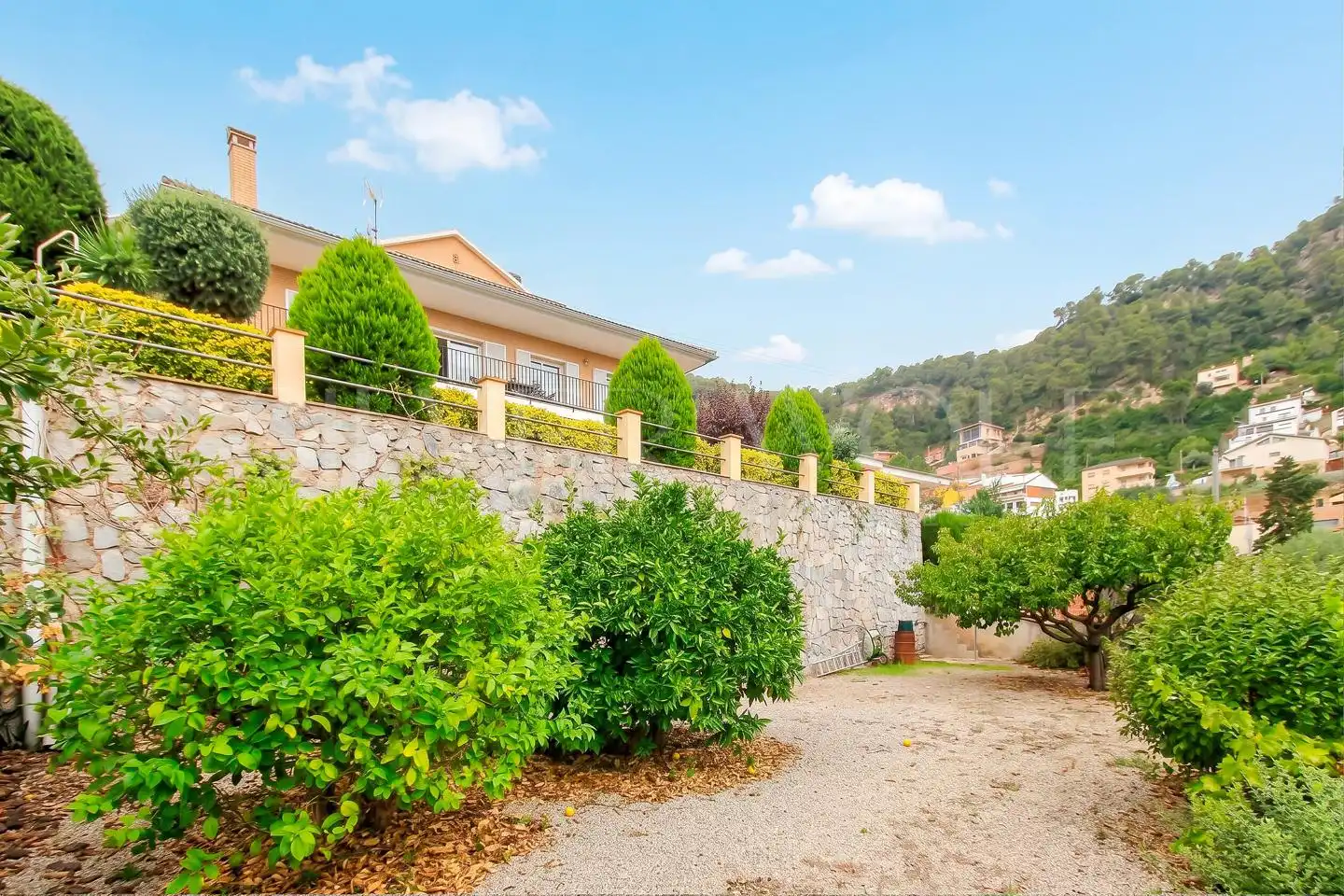 Vista exterior de Casa o chalet en venta en Vallirana, Barcelona