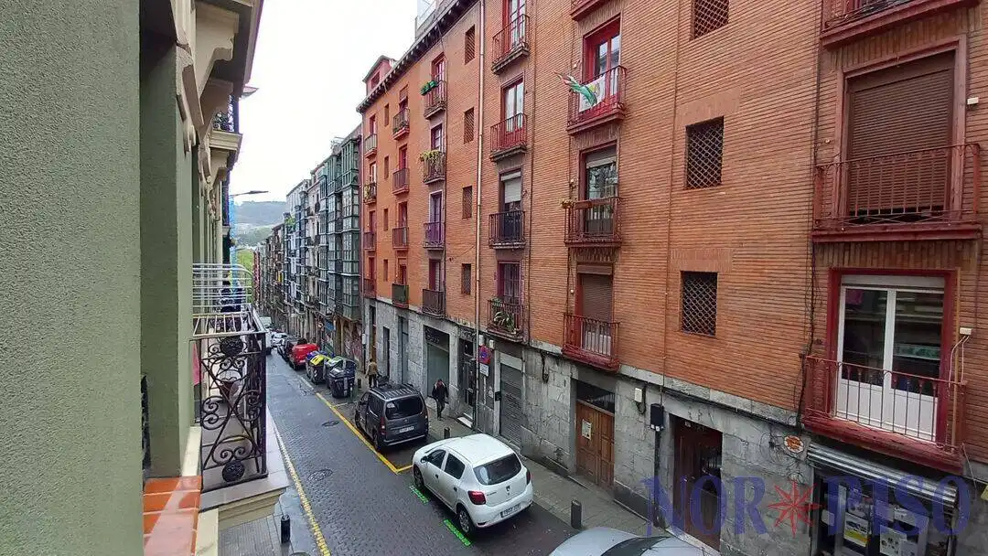 Außenansicht von Wohnung zum Verkauf in Bilbao  mit Heizung und Balkon