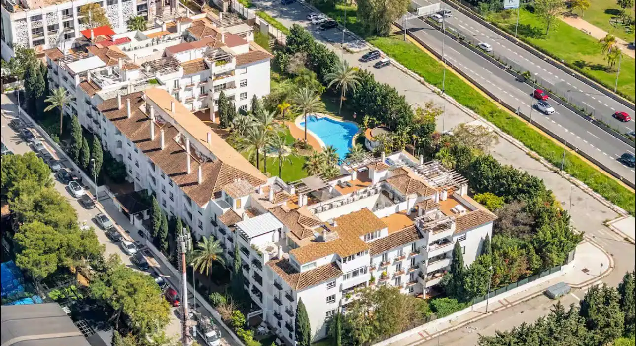 Exterior view of Attic for rent in Nueva Andalucía