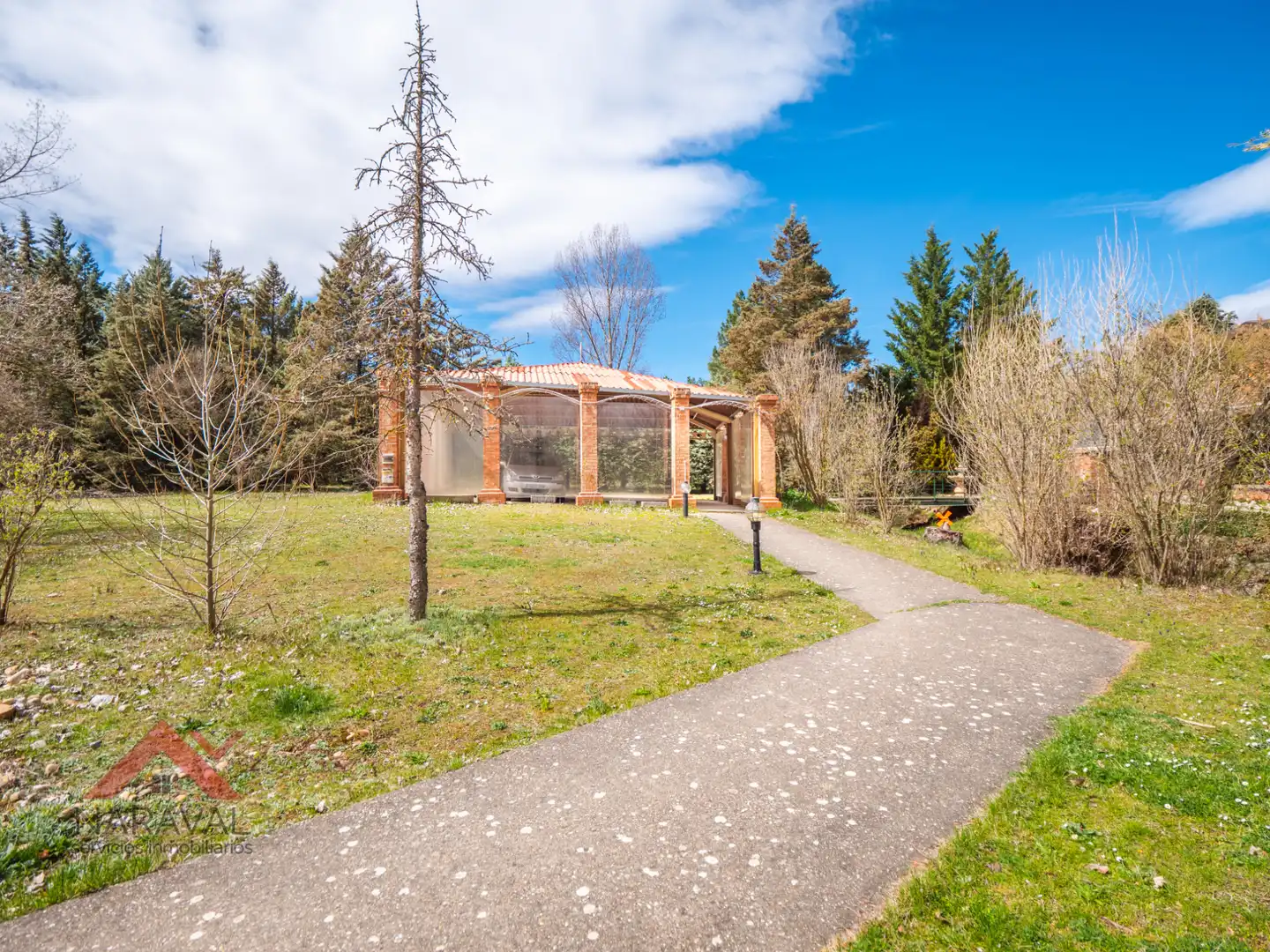 Vista exterior de Casa o xalet en venda en Burgo de Osma - Ciudad de Osma amb Calefacció, Jardí privat i Terrassa