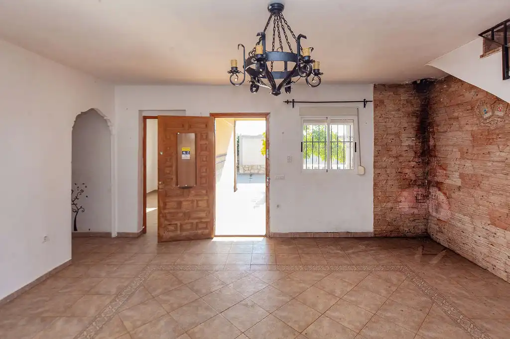 Houses for sale in Montroi / Montroy, Valencia