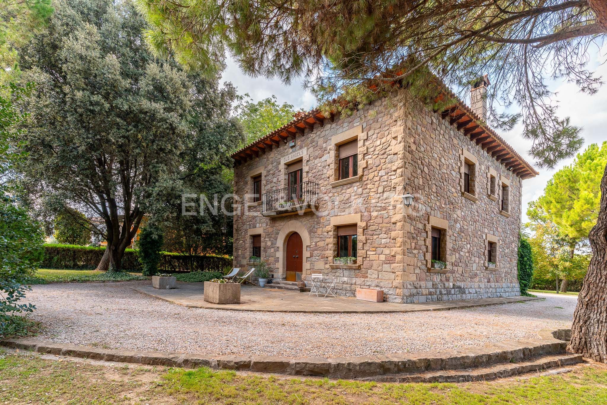 Vista exterior de Finca rústica en venda en Tona amb Calefacció, Jardí privat i Parquet
