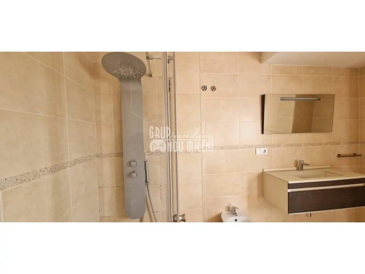 Bany de Àtic de lloguer en Catarroja amb Aire condicionat, Terrassa i Moblat