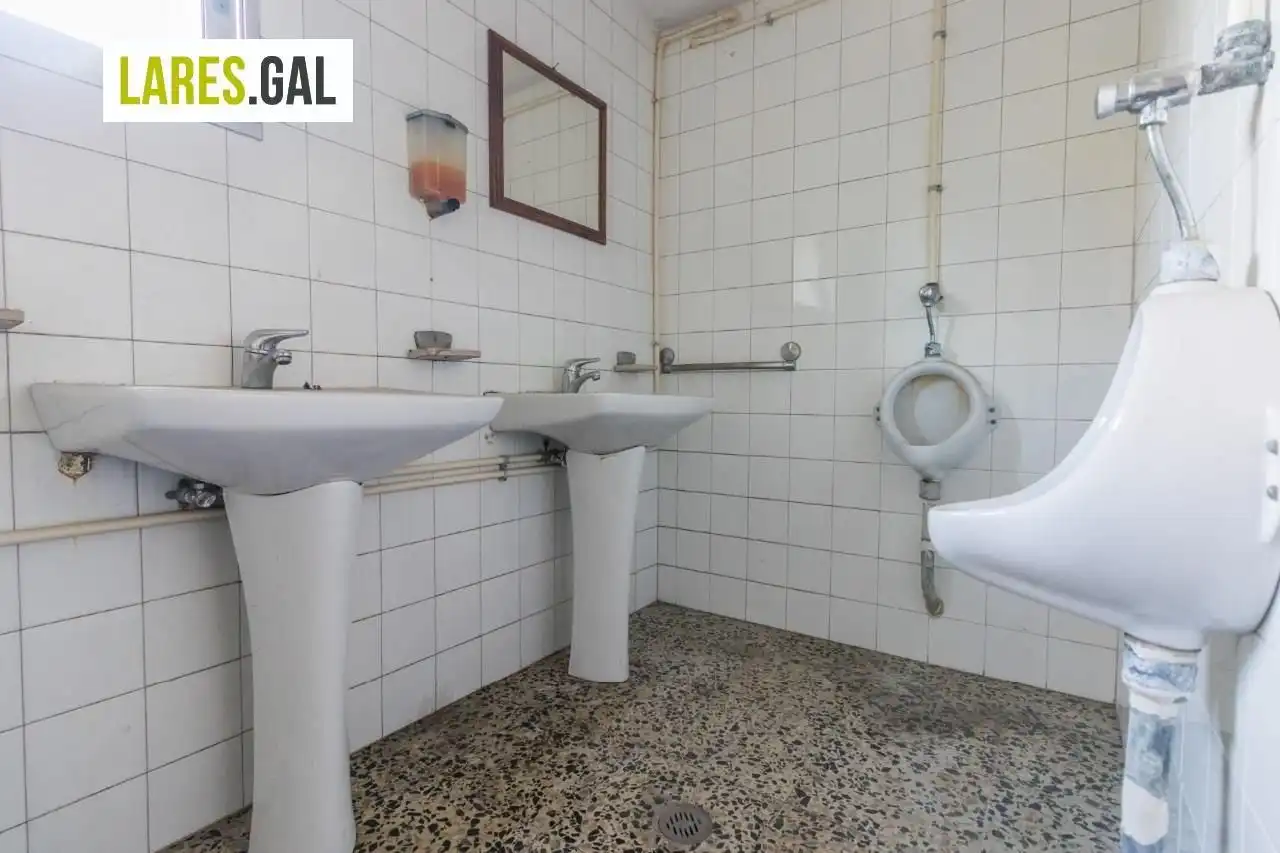 Badezimmer von Fabrikhallen zur Miete in Moaña