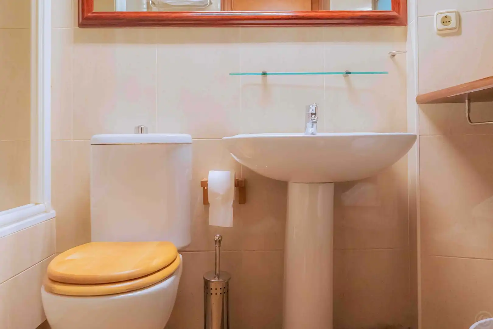 Bathroom of Houses for sale in Esplugues de Llobregat  with Terrace, Storage room and Swimming Pool