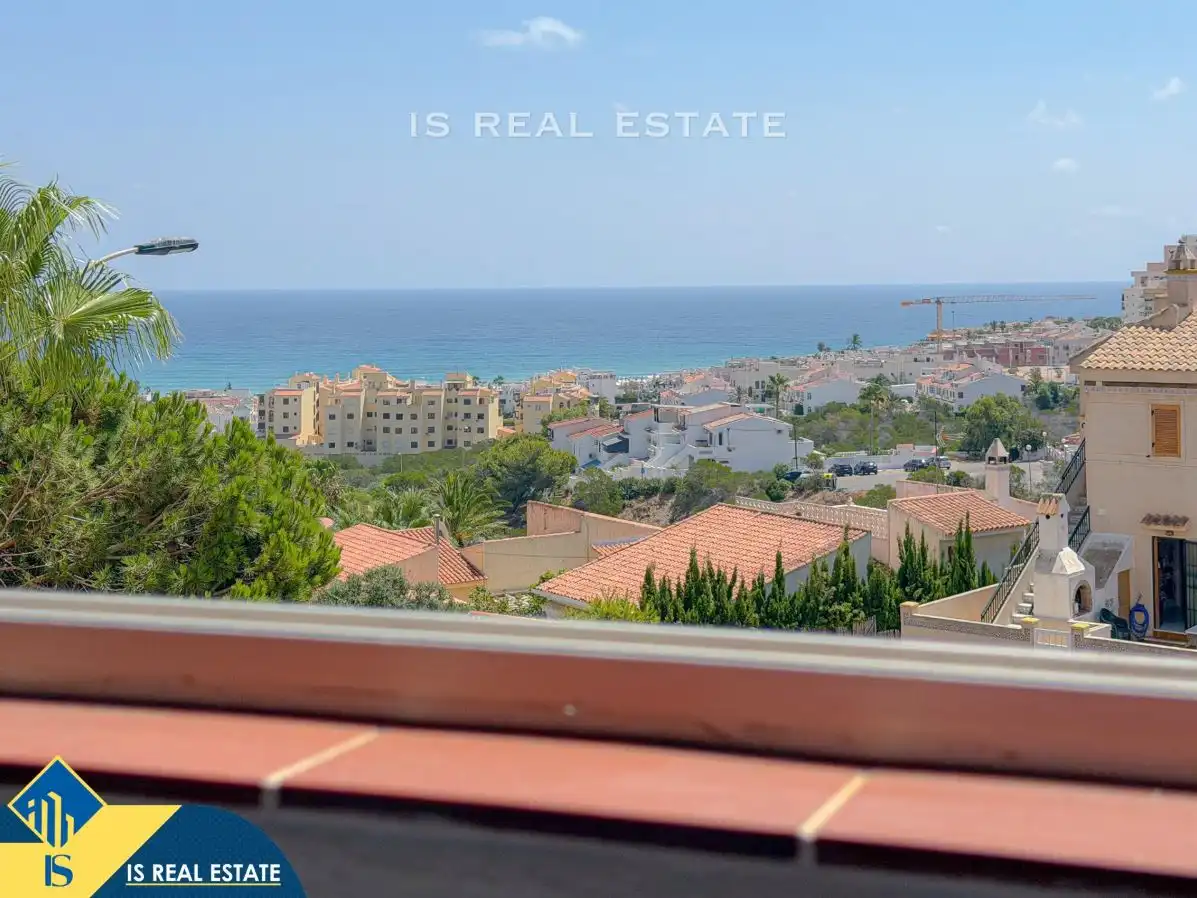 Vista exterior de Estudi en venda en Torrevieja amb Calefacció, Terrassa i Moblat