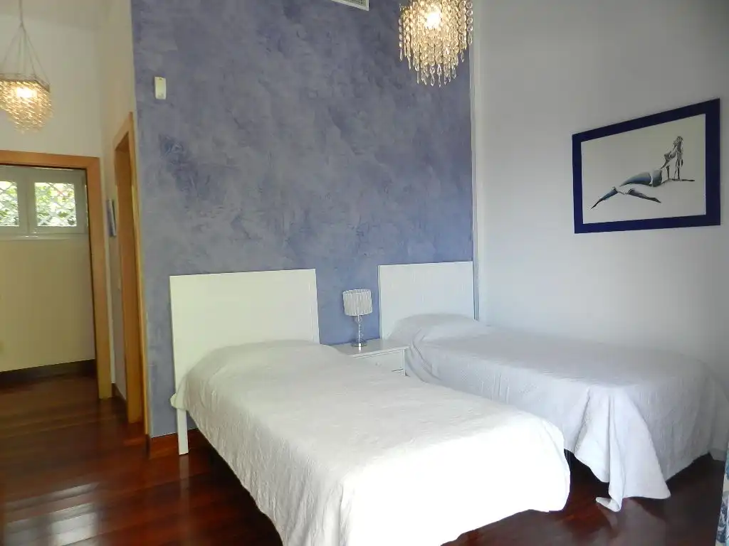 Habitación de Casa o chalet en venta en Manilva con Aire acondicionado, Jardín privado y Trastero