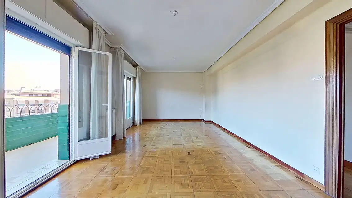 Sala d'estar de Pis en venda en  Pamplona / Iruña amb Terrassa i Balcó