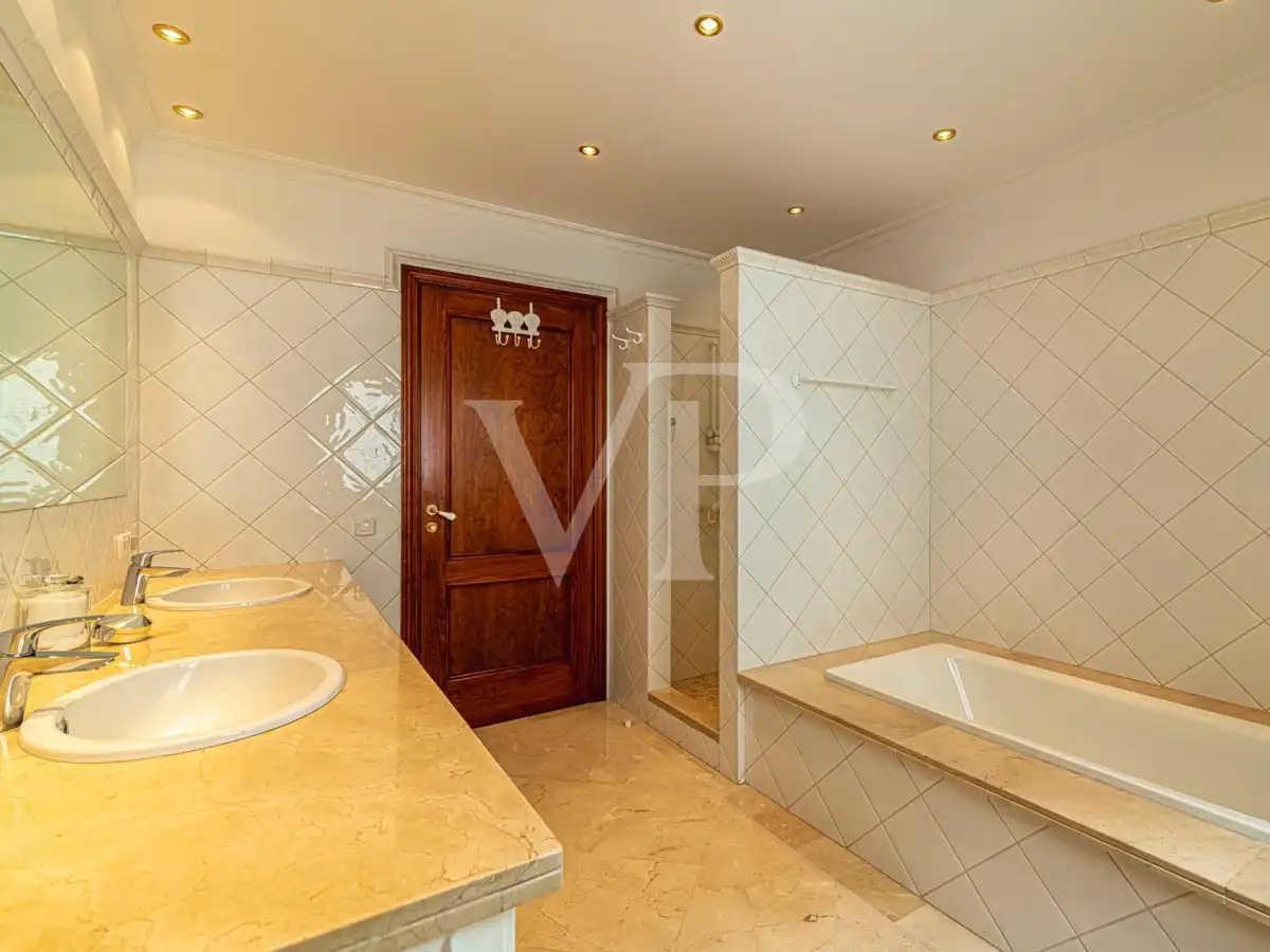 Houses for sale in Playa del Duque