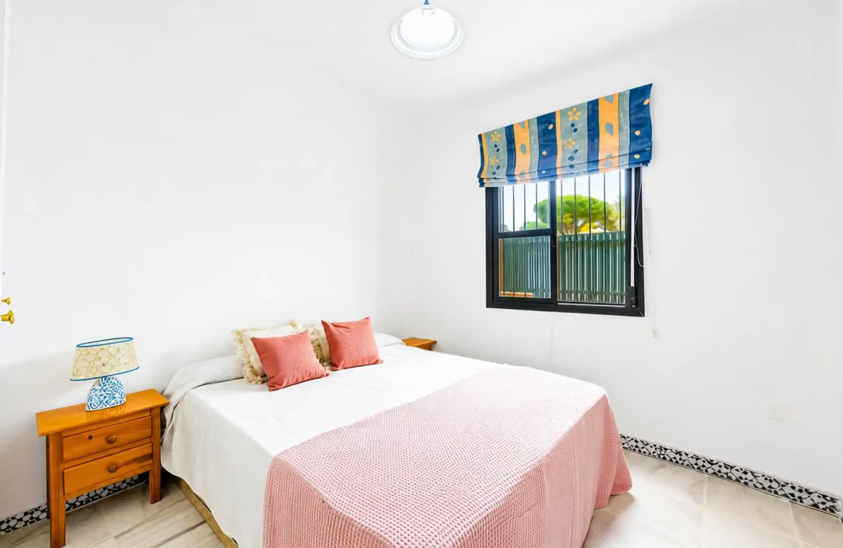 Dormitori de Casa adosada en venda en Chiclana de la Frontera amb Jardí privat, Terrassa i Piscina comunitària