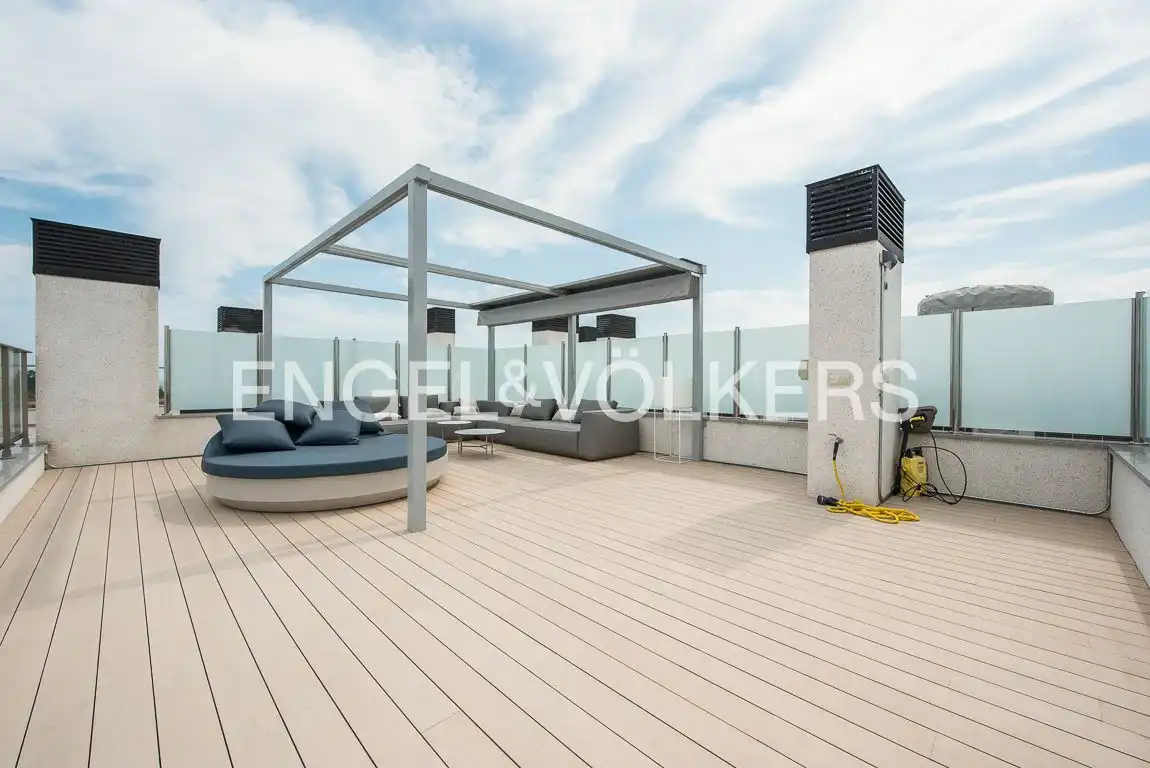 Terrasse von Dachboden zum Verkauf in Oliva mit Klimaanlage, Heizung und Terrasse