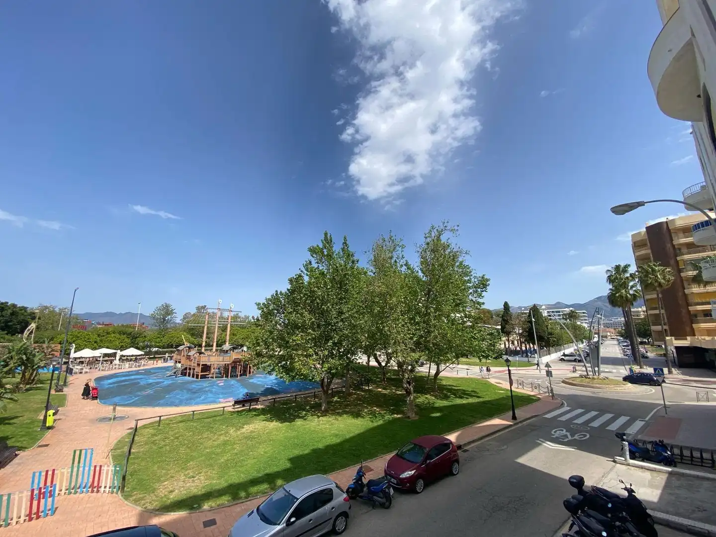Vista exterior de Piso en venta en Fuengirola con Aire acondicionado, Jardín privado y Terraza