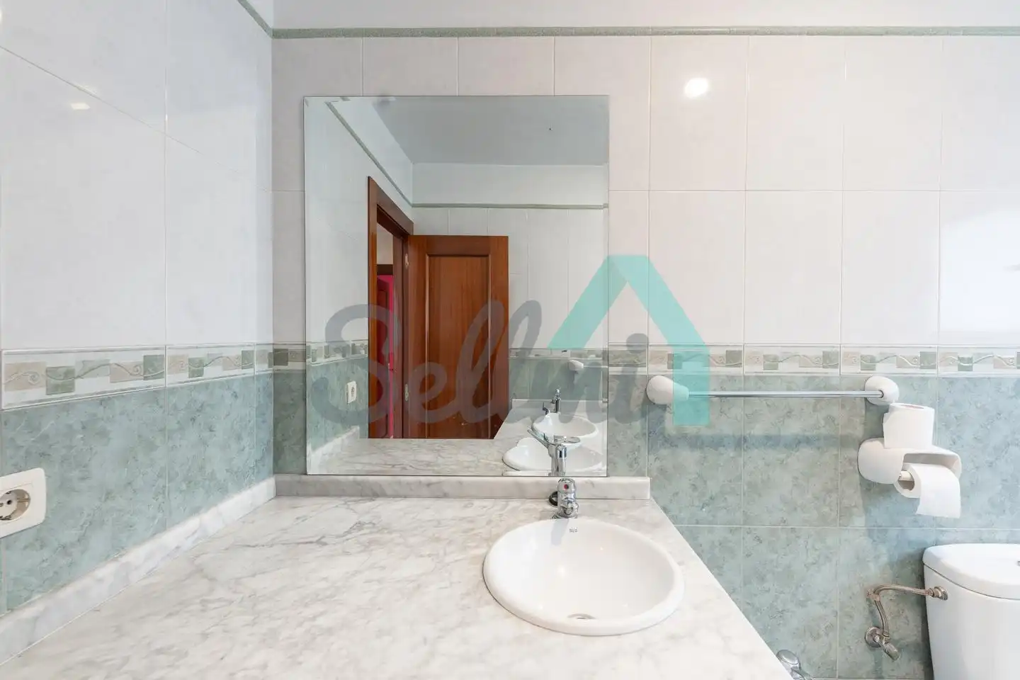 Badezimmer von Wohnung zum Verkauf in Avilés mit Heizung und Terrasse