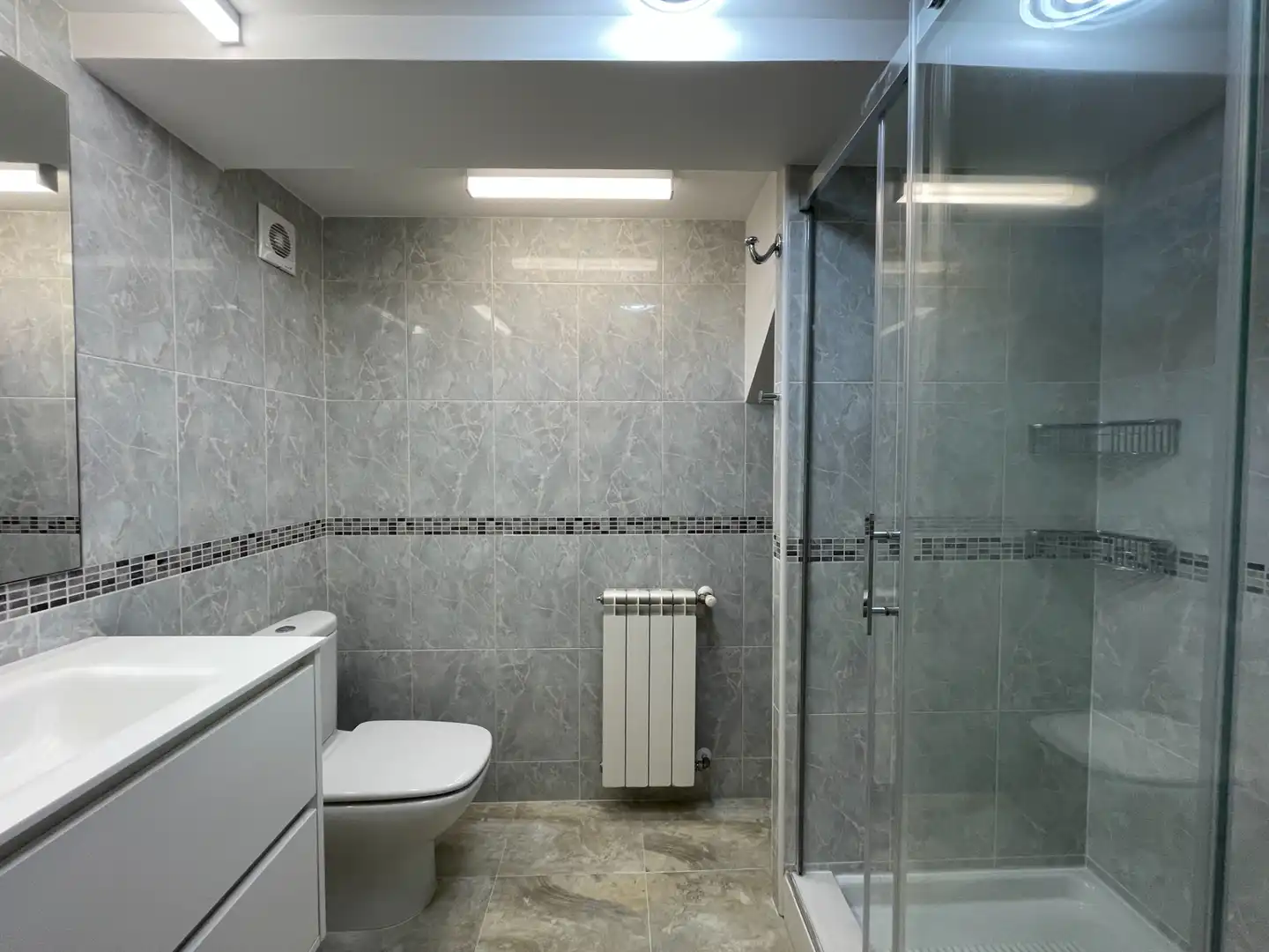 Baño de Piso de alquiler en Donostia - San Sebastián  con Calefacción, Parquet y Terraza