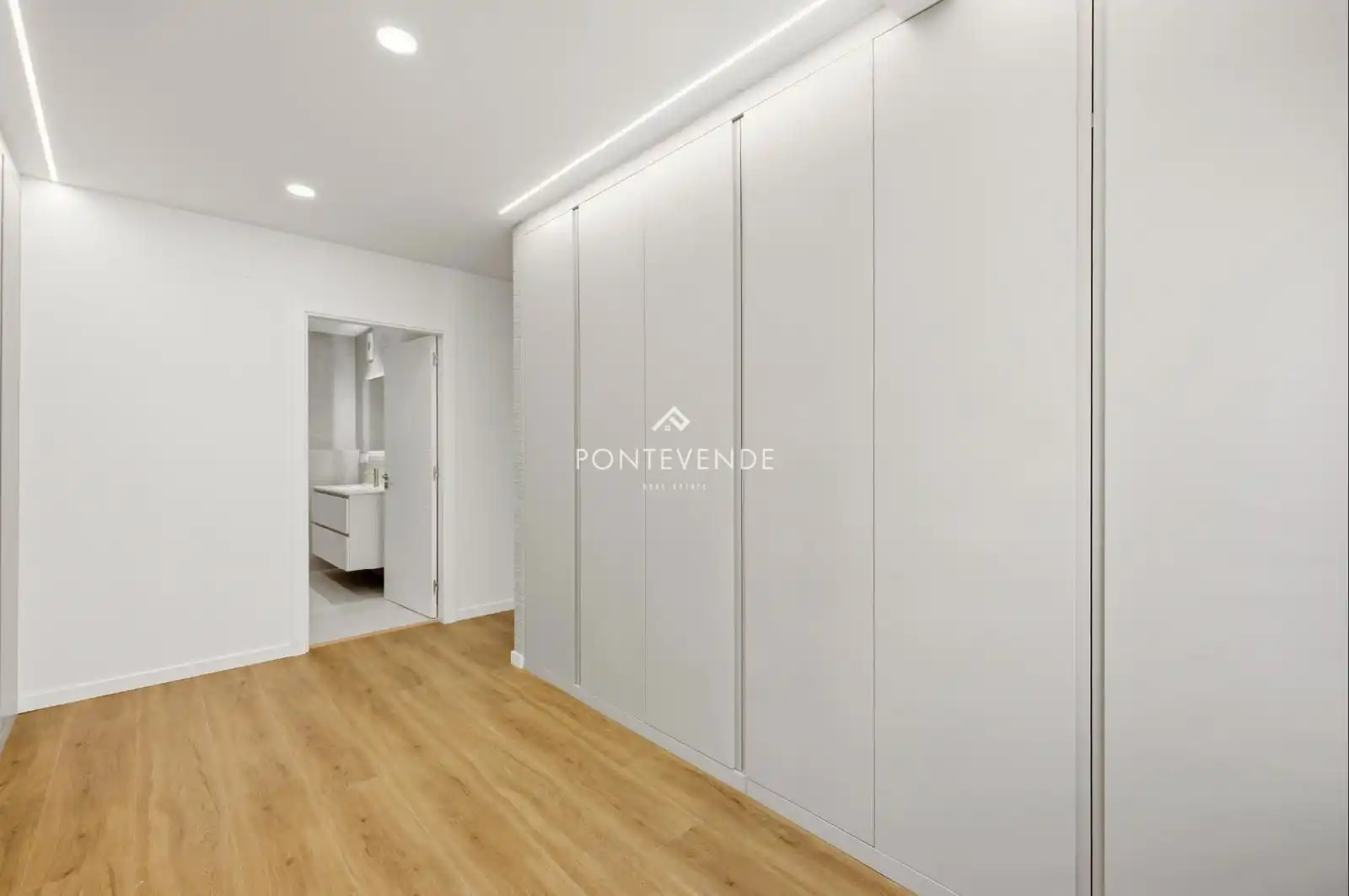 Bedroom of Flat for sale in Pontevedra Capital   with Heating and Storage room