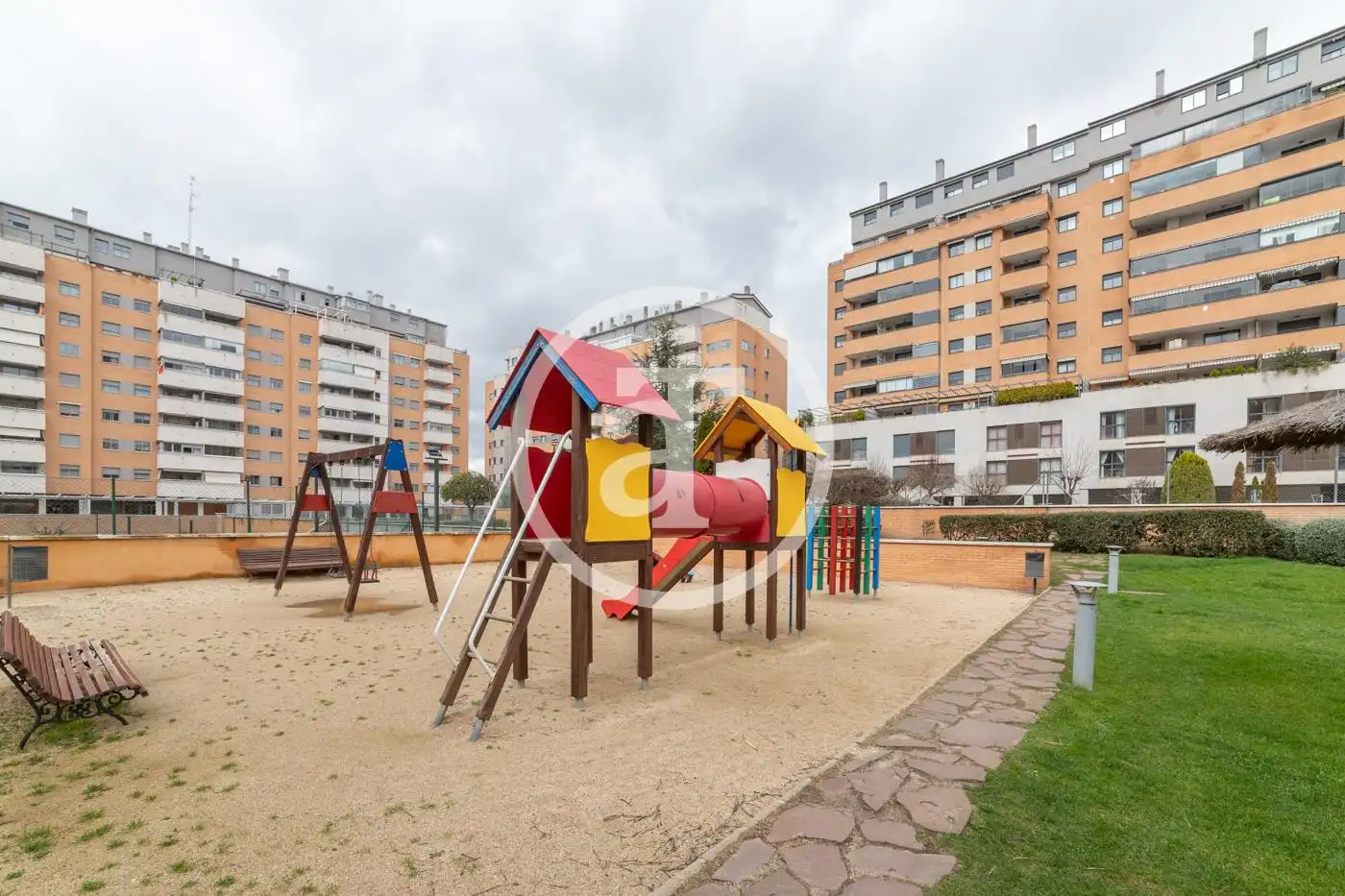 Attic for rent in Calle Fuente Cisneros, Parque Oeste - Fuente Cisneros