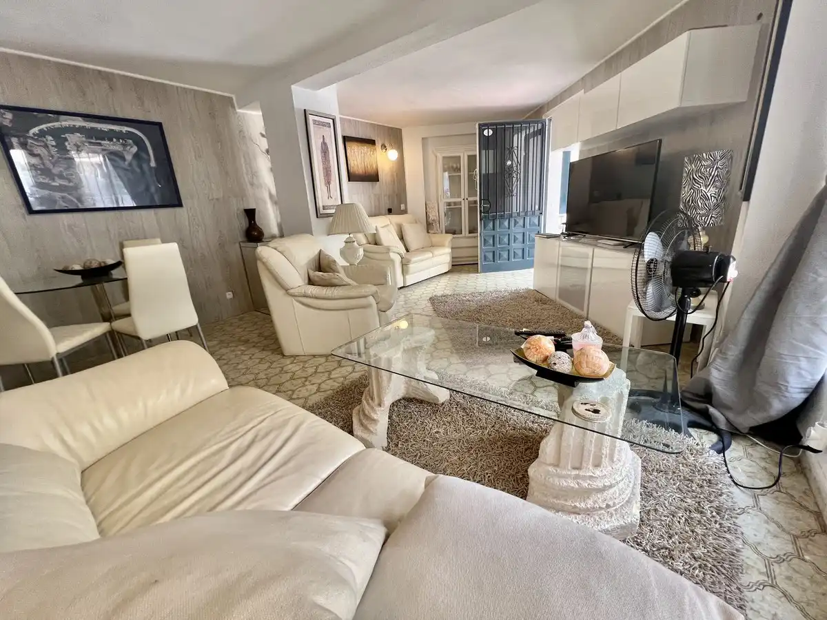 Sala d'estar de Local en venda en Marbella