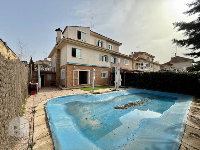 Casa adosada en Venta en Casco Antiguo - La Dehesa - Los Monteros
