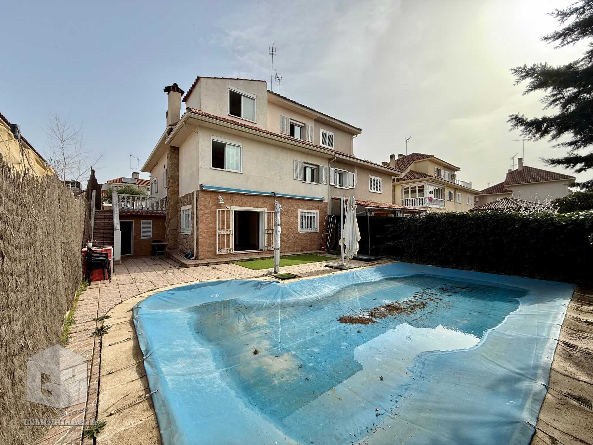 Schwimmbecken von Einfamilien-Reihenhaus zum Verkauf in Arroyomolinos (Madrid) mit Heizung, Privatgarten und Terrasse